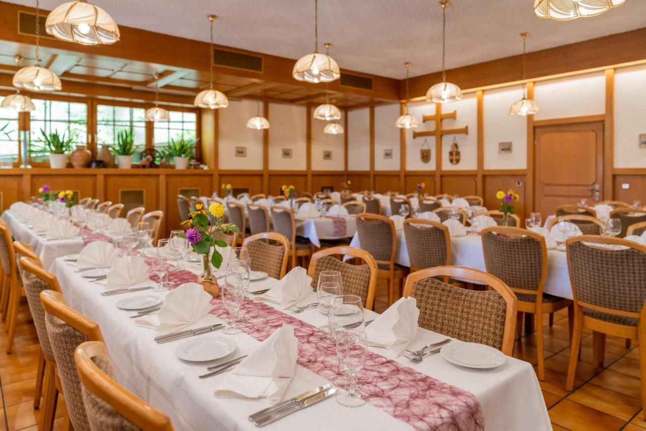 Gasthaus-Pension Zum Kreuz Stuhlingen Exterior foto